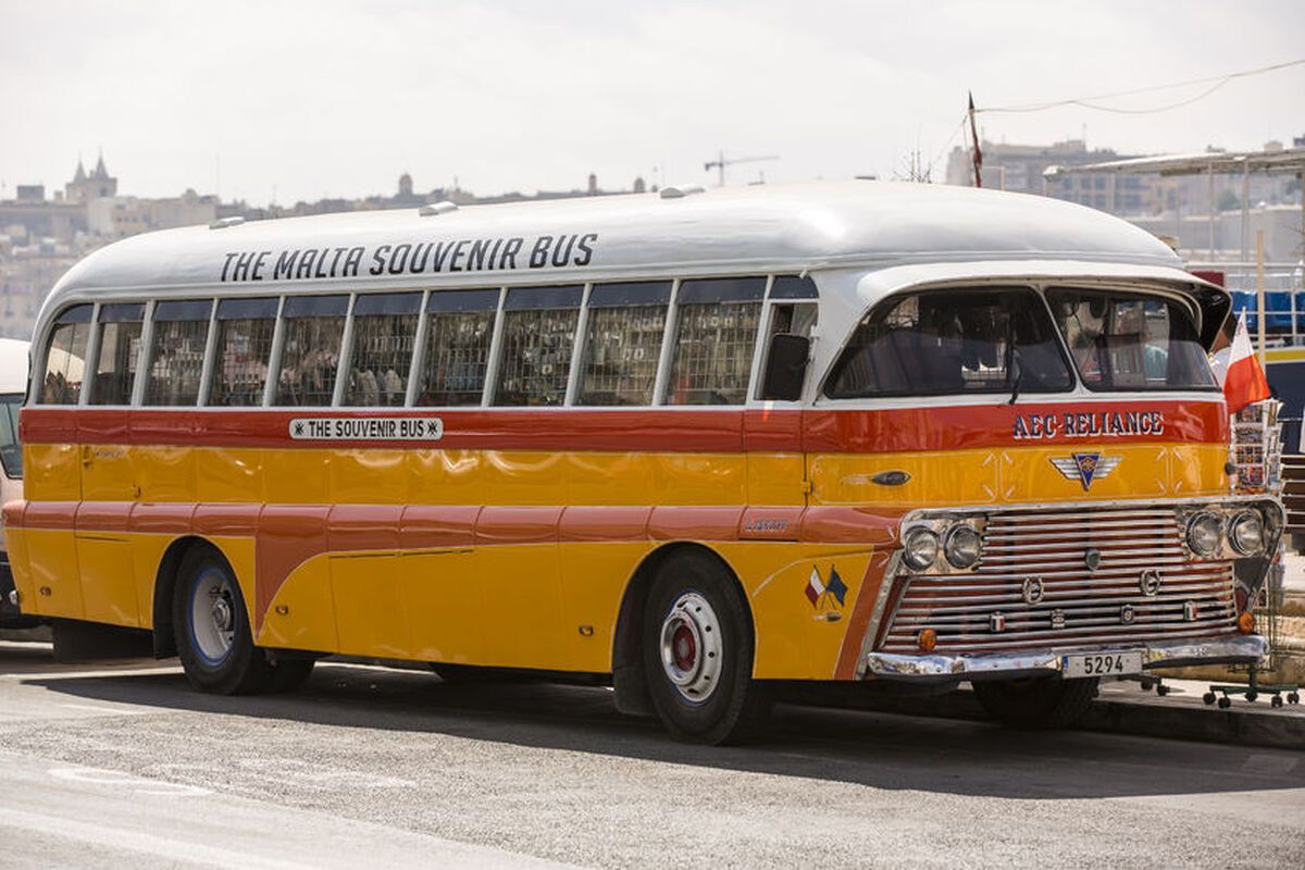 Tot 2011 reden er oldtimerbussen als openbaar vervoer op Malta