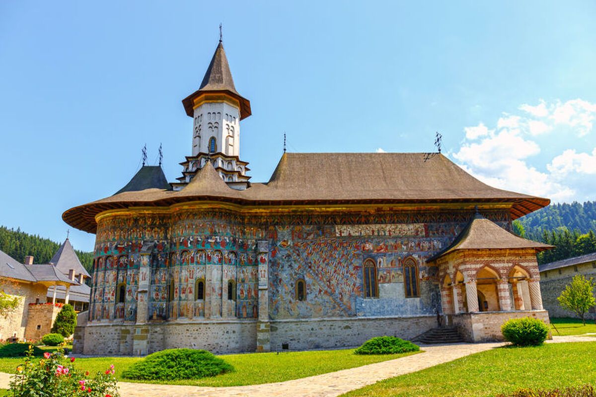 Het Suceviţa klooster heeft prachtige oude muurschilderingen