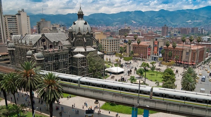 Uitzicht op een plein in Medellin