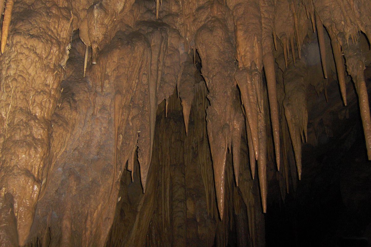 De binnenzijde van de grot