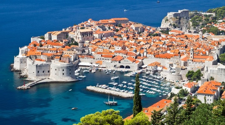 Oude binnenstad Dubrovnik aan het water, Kroatie