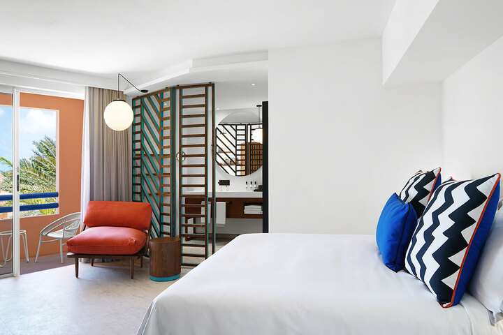 Poolside van 'Poolside'