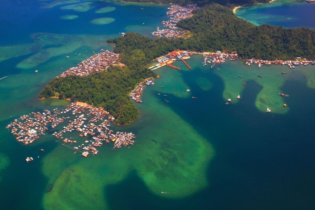 Luchtfoto van het eiland Gaya 'Tunku Abdul Rahman Marine Park'