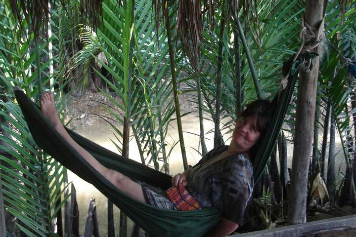 In de hangmat wachten op het pontje