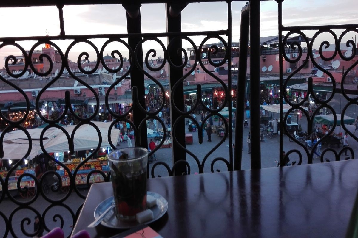 Caf&eacute; de France bij het Djemaa el Fna