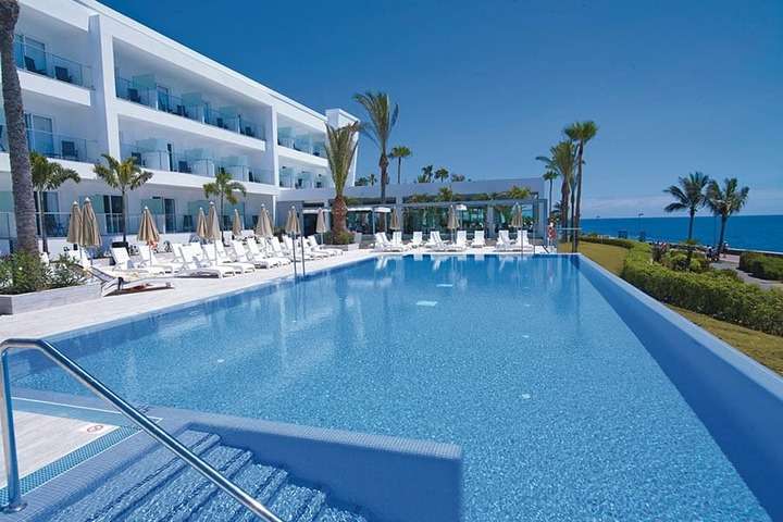Riu palace pool