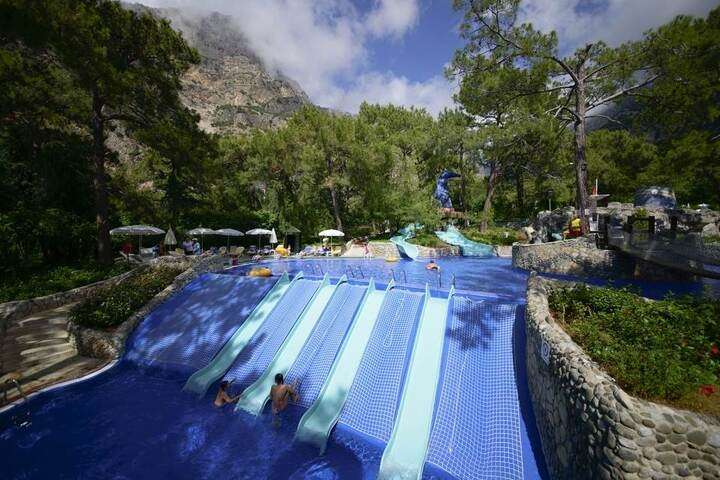 Een van de vele baden bij Liberty Lykia World