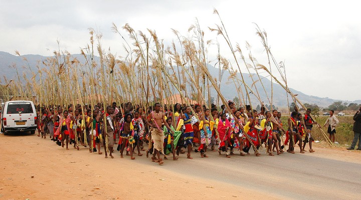 Lokale bevolking tijdens het Umhlanga festival