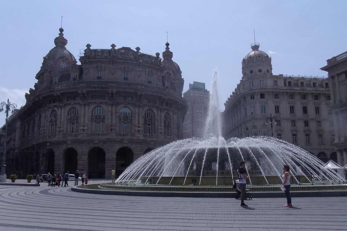 Genua heeft naast deze mooie fontein, grote pleinen, imposante kerken en prachtige paleizen
