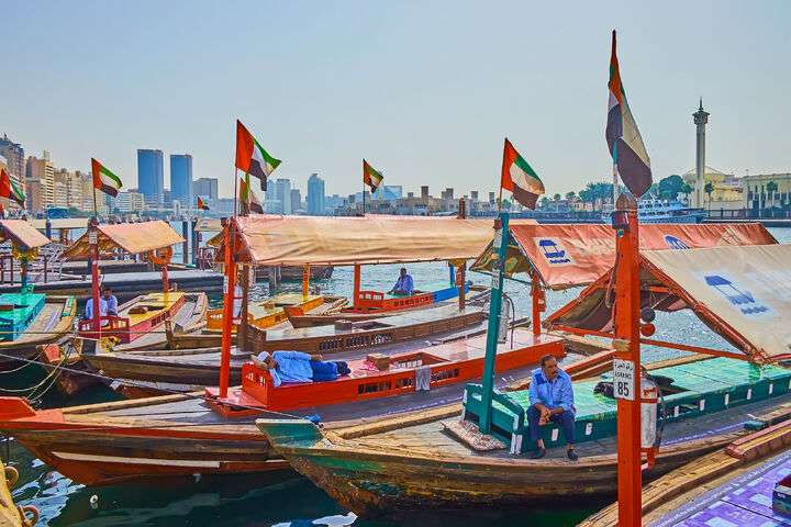 Bootjes bij Dubai Creek in het Deira District