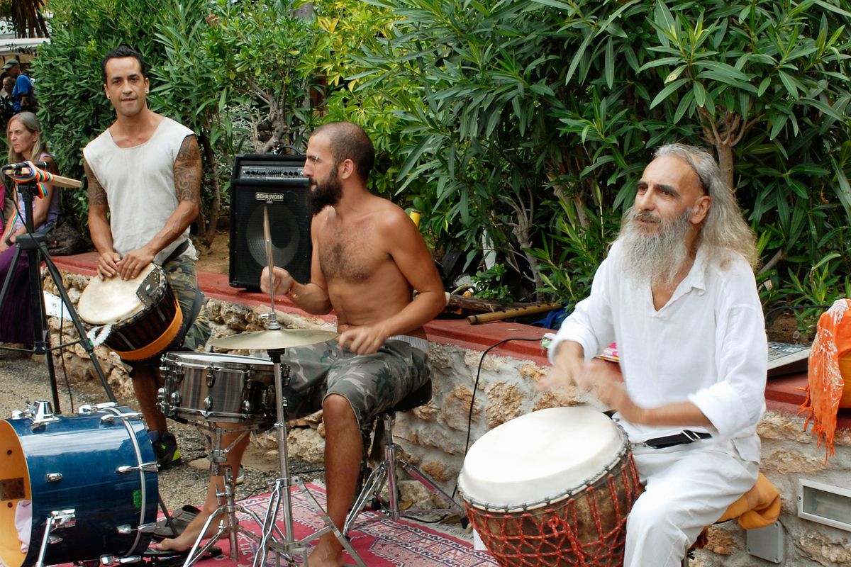 Hippies op de hippiemarkt