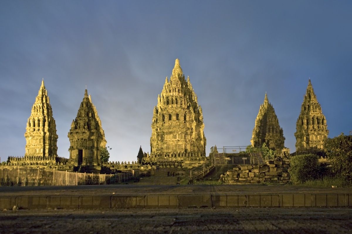 De indrukwekkende torens van de Prambanan
