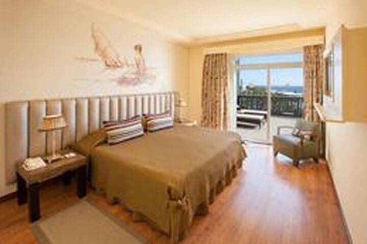 de slaapkamer van '2-persoonskamer, Senior Suite Zeezicht'