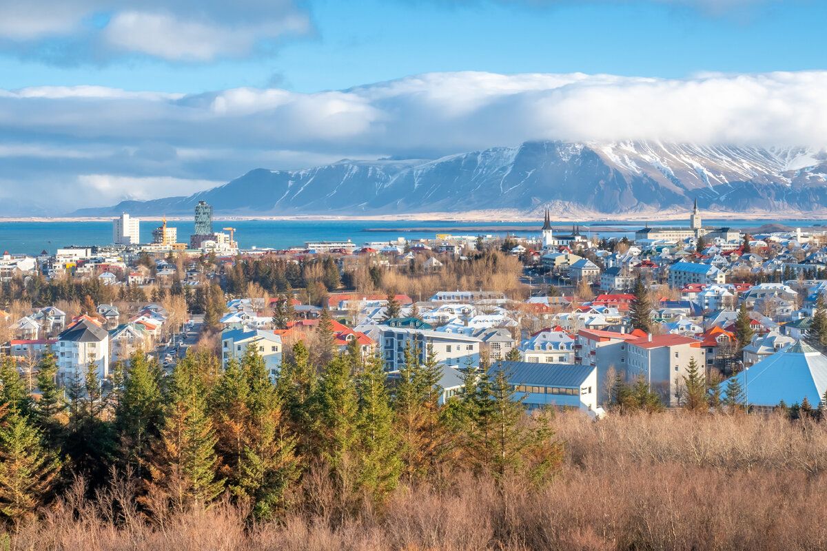 Reykjavik grenst aan het mooie fjord Kollafjördur