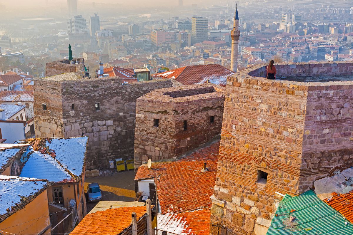 Besneeuwde oh Hisar Castle Hill, Ankara