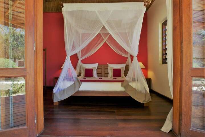 Een knusse kamer voorzien van alle benodigde comfort