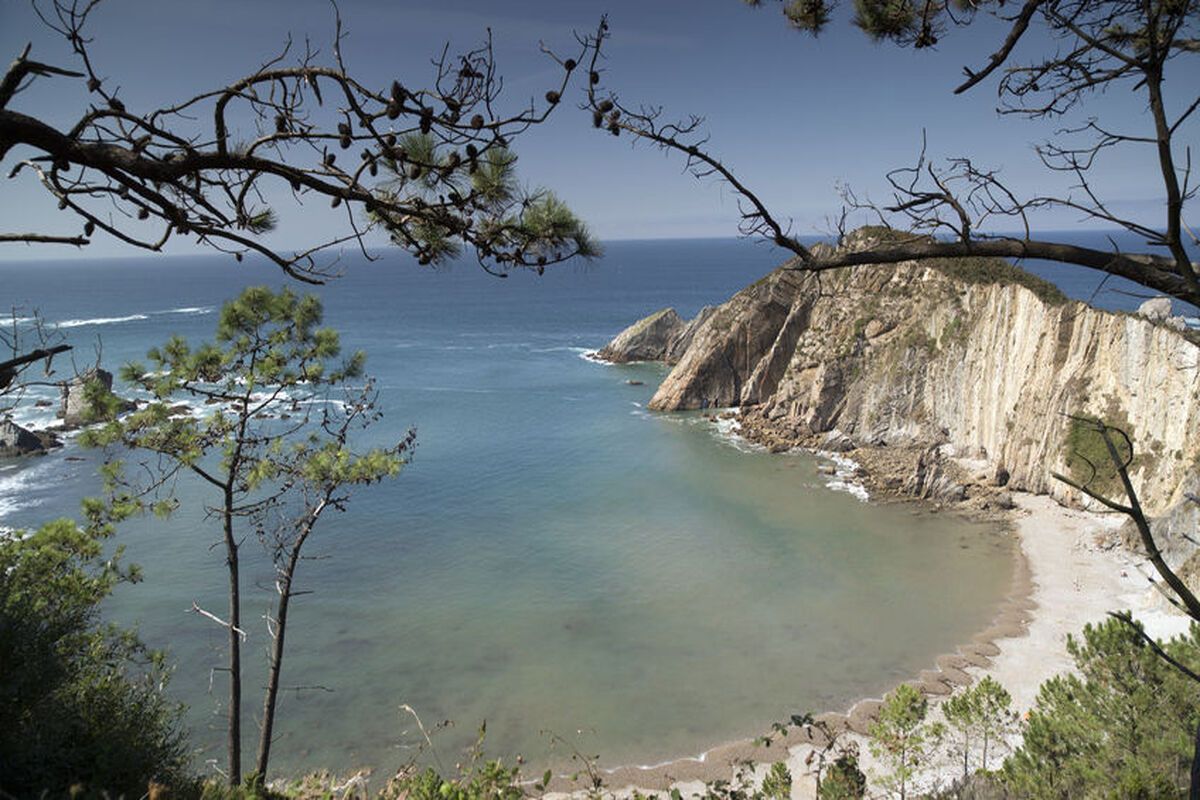 Playa del Silencio is een strand van Asturi&euml;