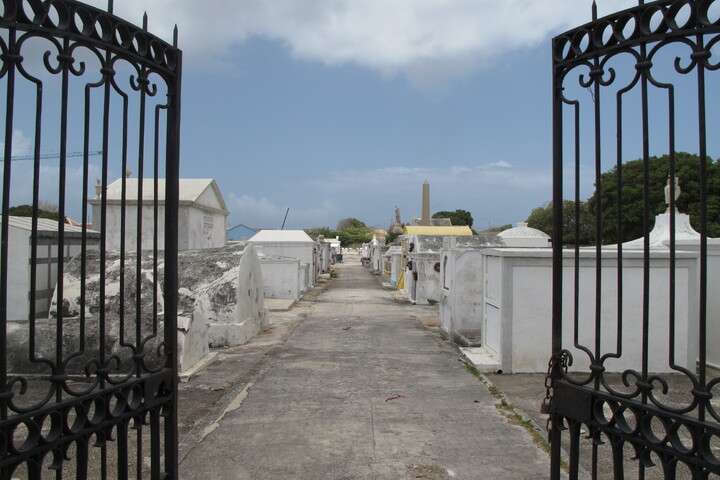 Het landhuis Ascension met de slavenhuisjes