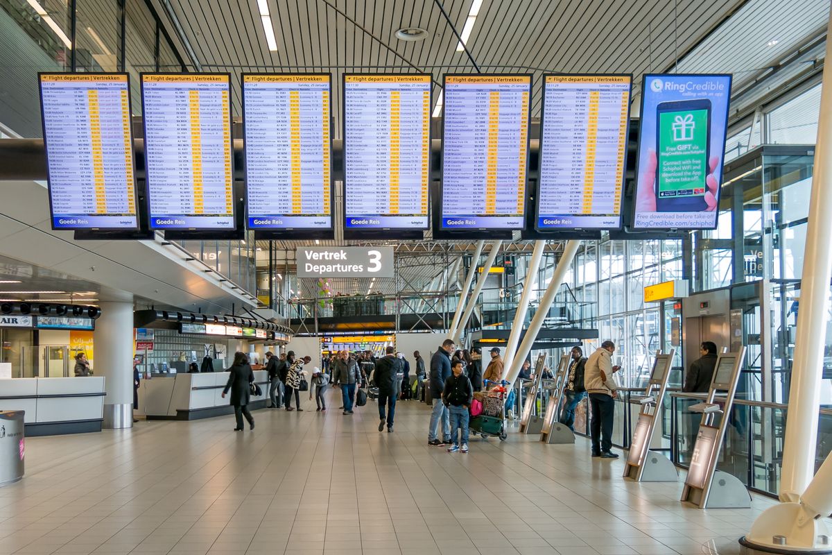 Vertrekborden op Amsterdam Airport Schiphol