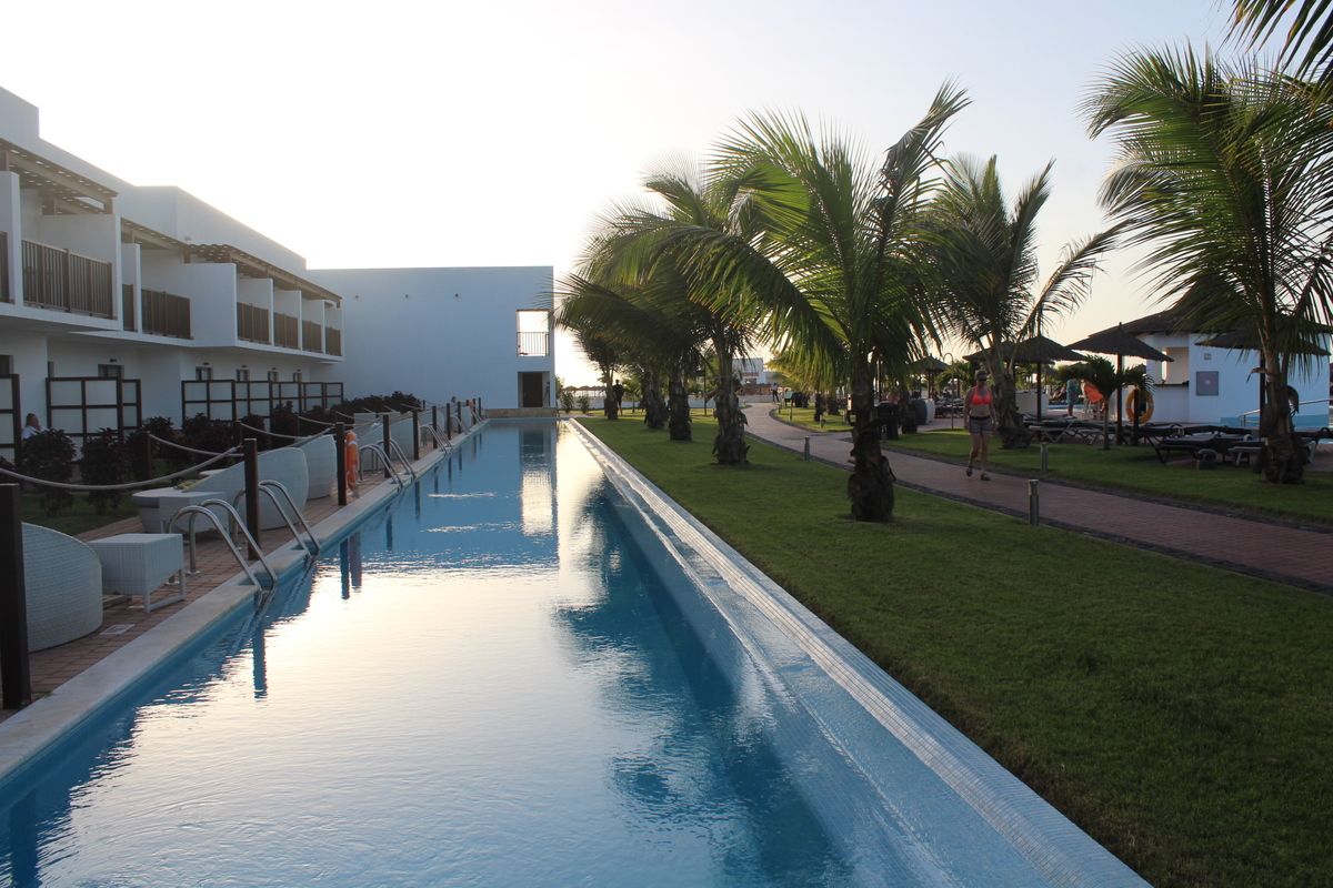 Zwembad voor de swim-up kamers in het TUI BLUE Resort