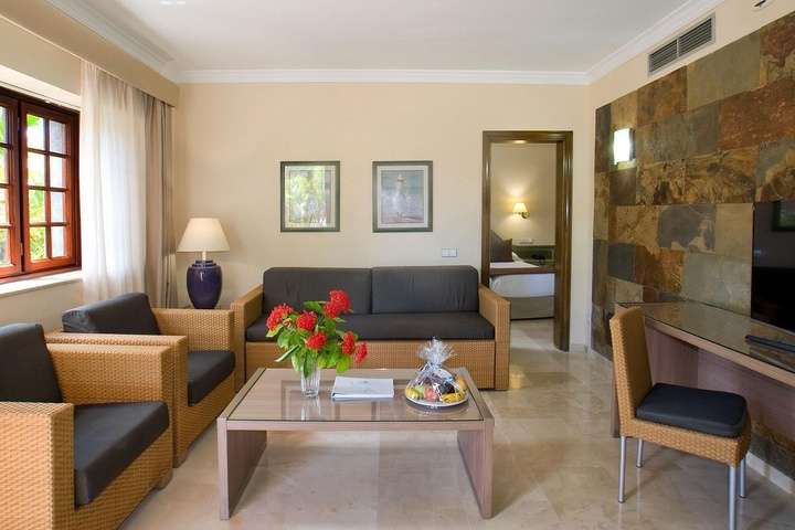 de woonkamer van '4-persoonskamer, Suite'