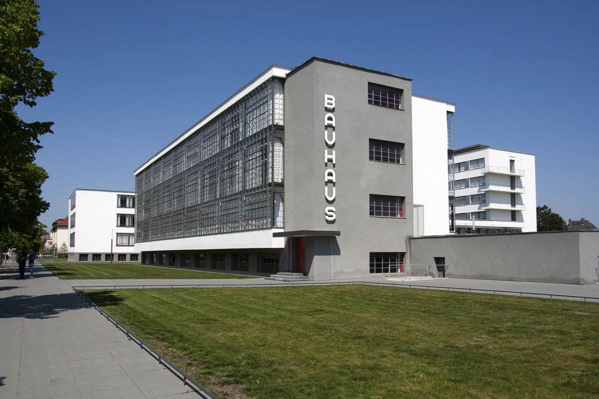 Voorzijde van het Bauhaus