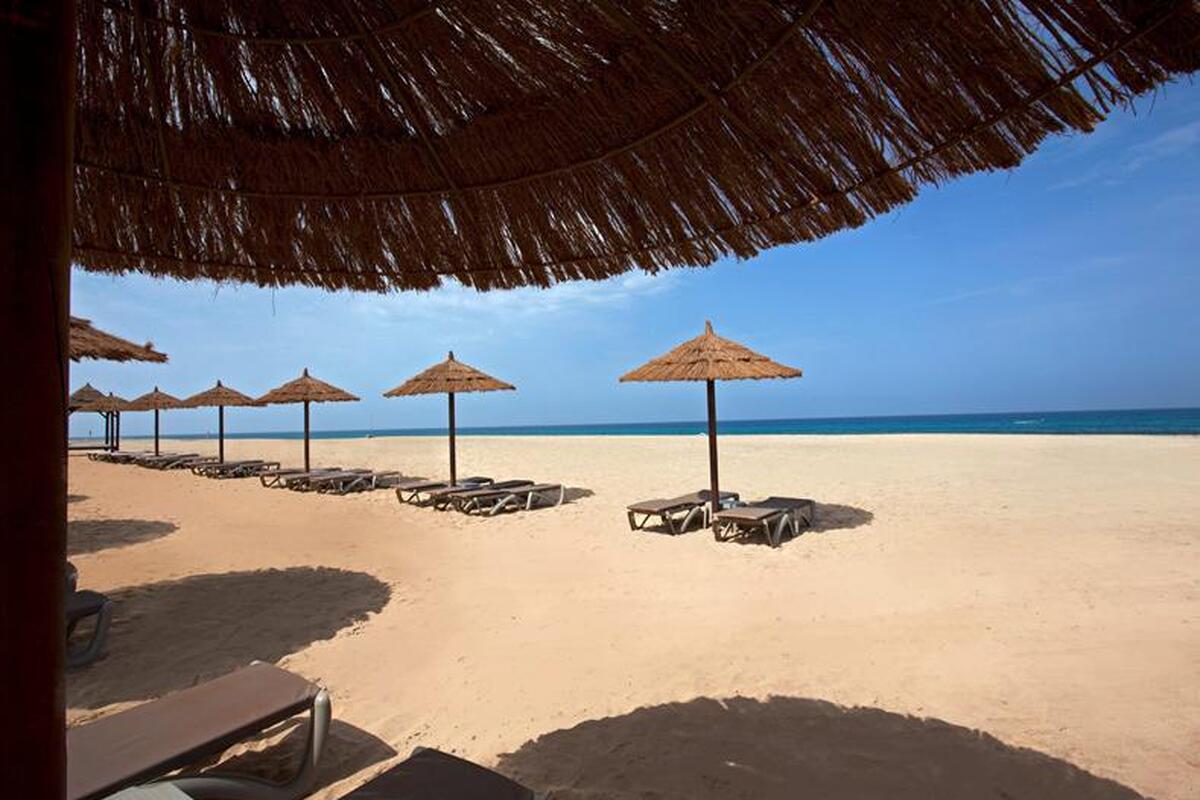 Strand direct aan het hotel