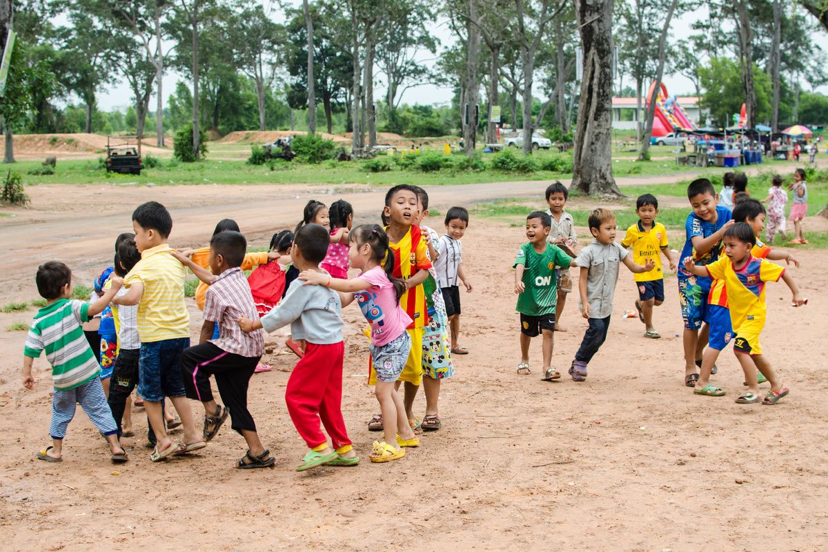 Cambodjaanse scholieren tijdens een muziekles