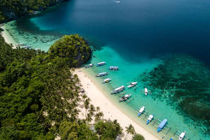 Een van de prachtige stranden bij El Nido