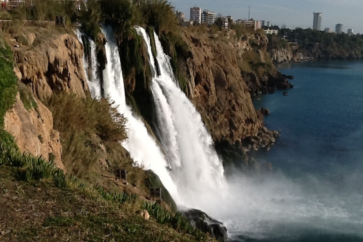 Mooi park met een waterval