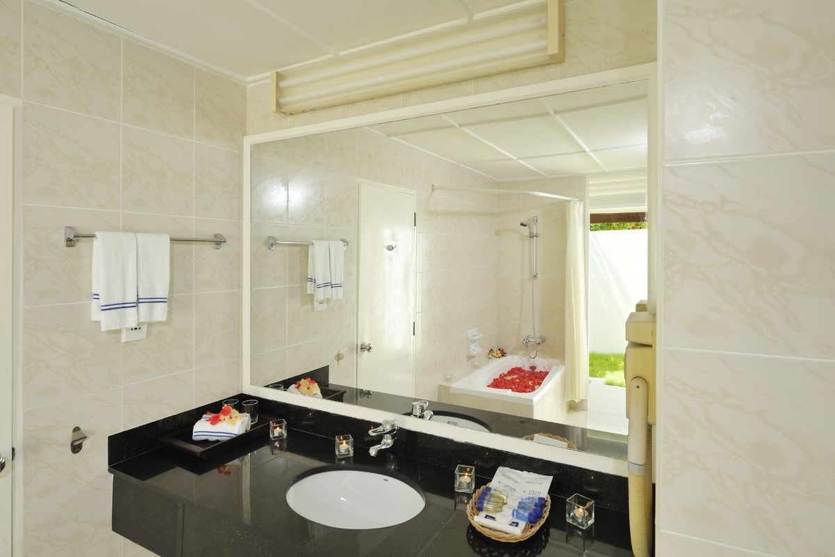 Badkamer van het Kuredu Island Resort