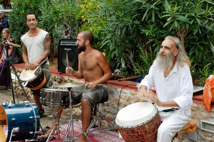 Hippies op de hippiemarkt