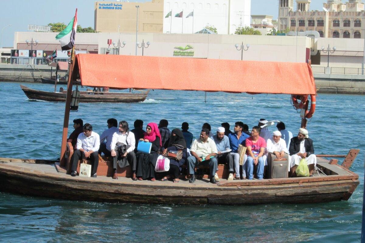 Een bootje in Dubai dat klaar ligt voor de tocht naar Iran en Somali&euml;