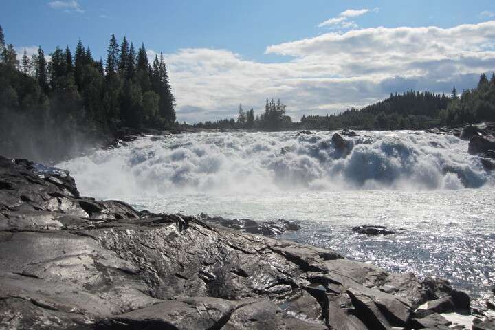 De fascinerende brede waterval