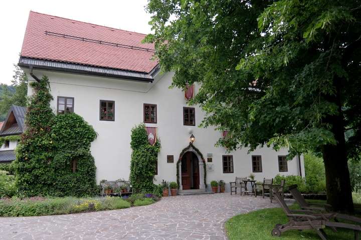 Kenda Manor
