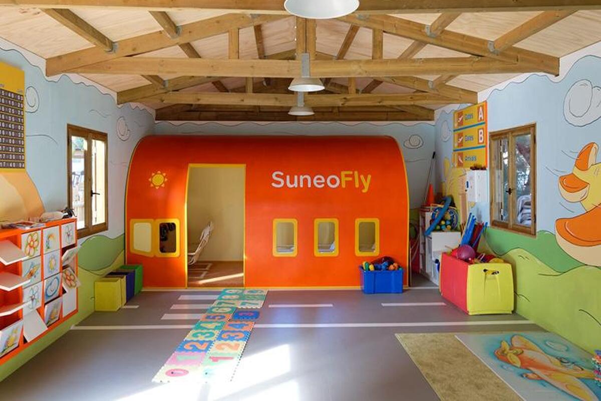 SUNEO Play, Waikiki Club