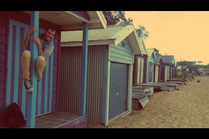 De gekleurde strandhuisjes