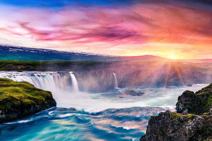 Zomerochtendscene bij Godafoss waterval