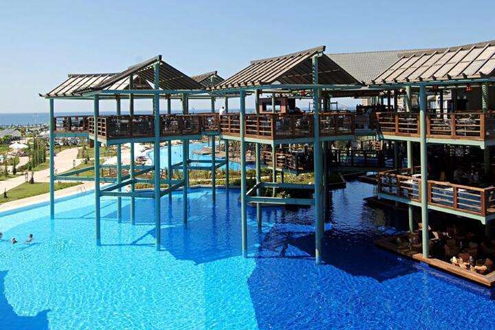 Hoog dineren met een mooi uitzicht in Limak Lara