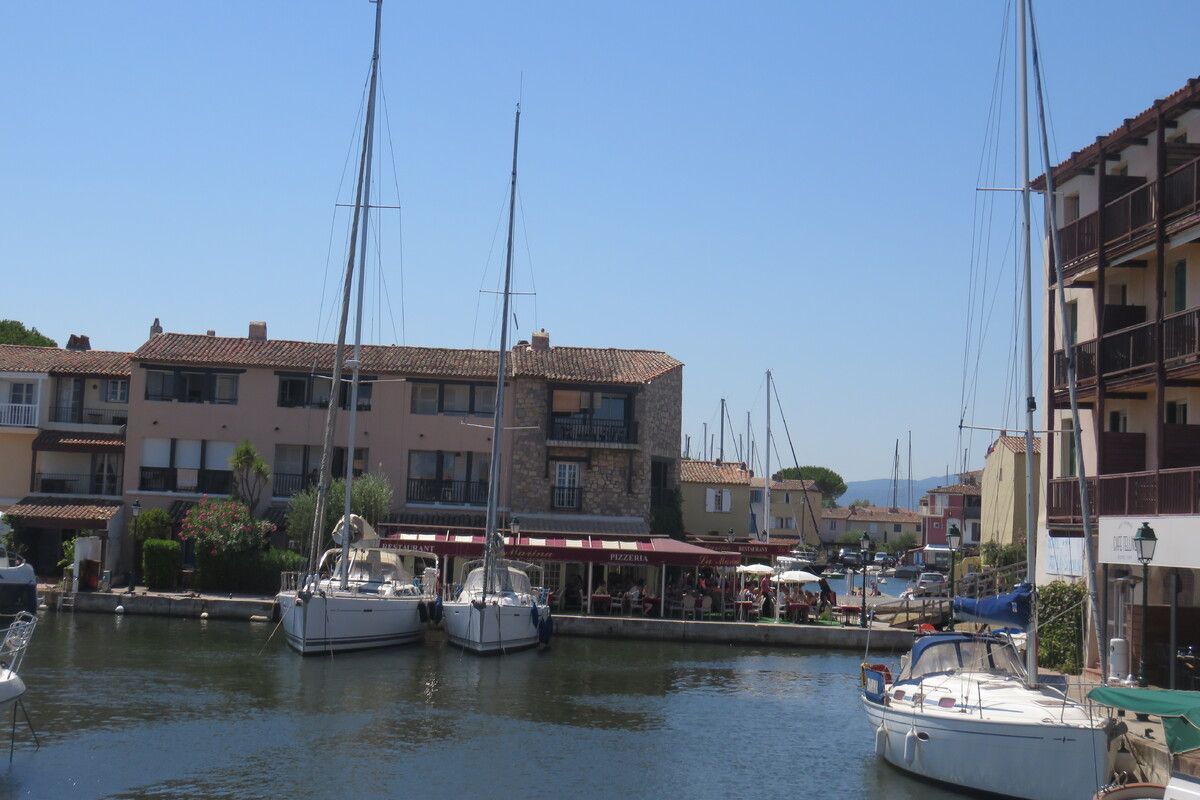 Port Grimaud, een leuk dorpje om een cr&ecirc;pe en een ijsje te eten