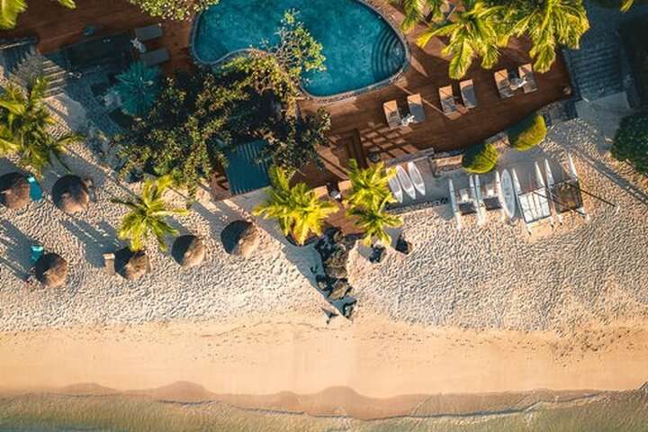 Het hotel vanuit de lucht gezien