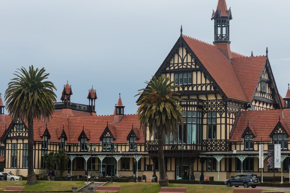 Het Rotorua museum in een voormalig badhuis