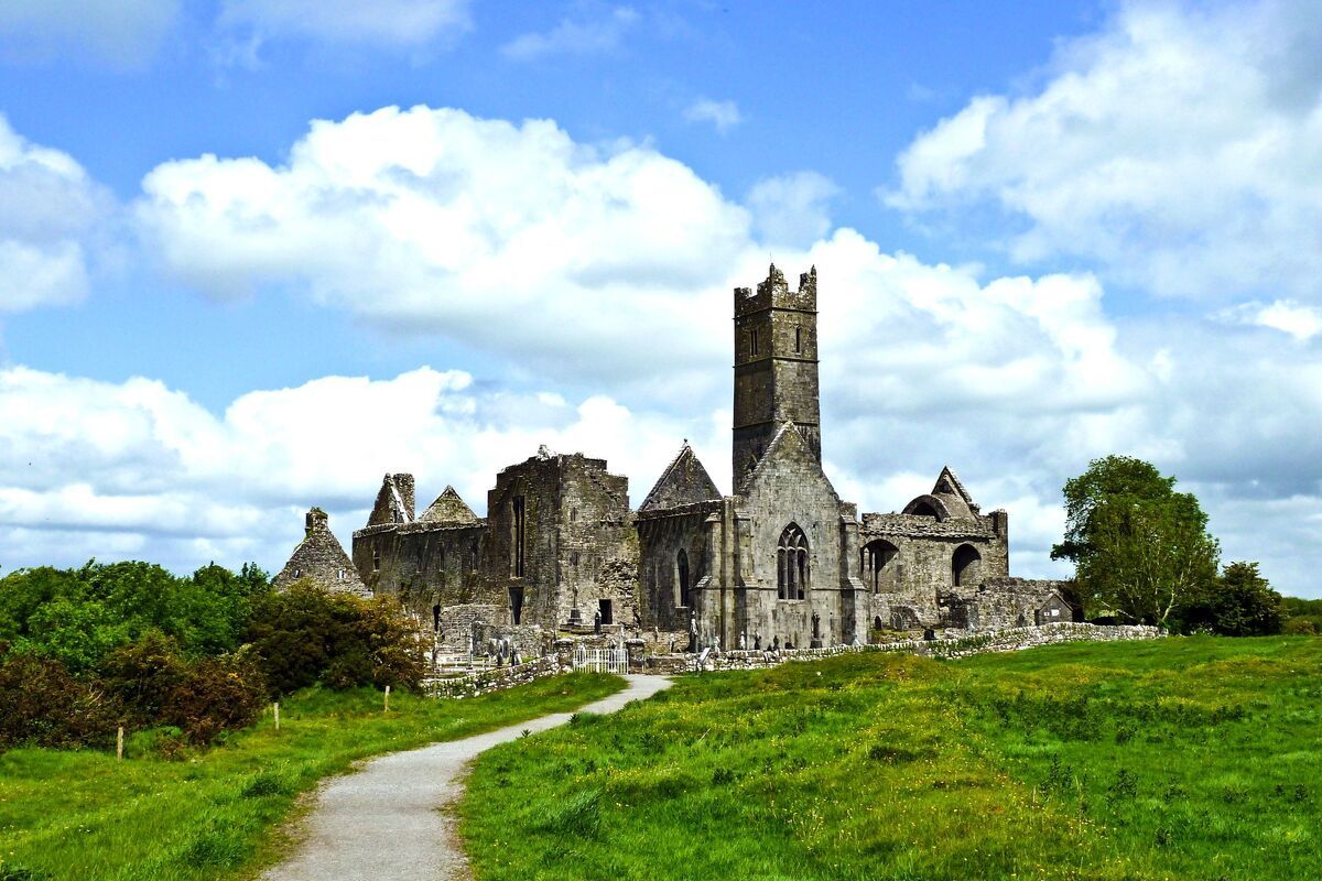 Queen Abbey, Ierland, kasteel