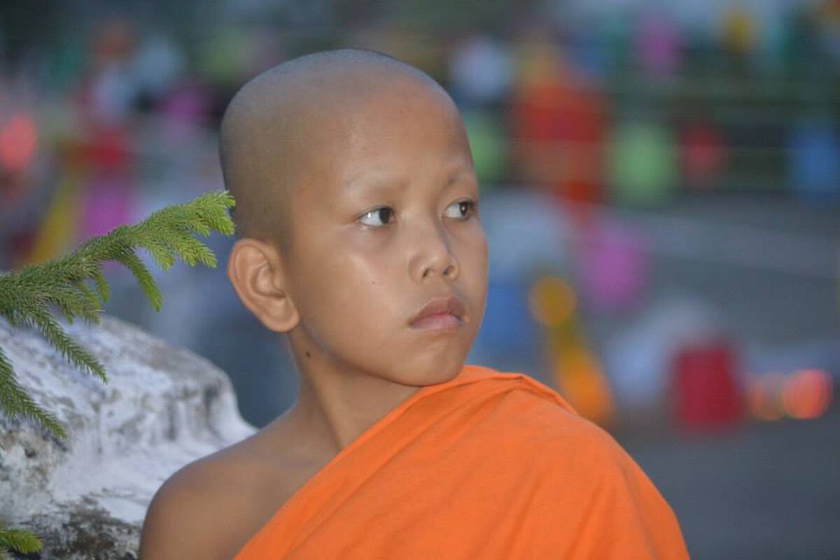 Een jonge monnik in Laos