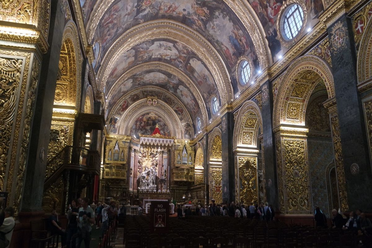 De versierde binnenkant van de Sint-Janscokathedraal