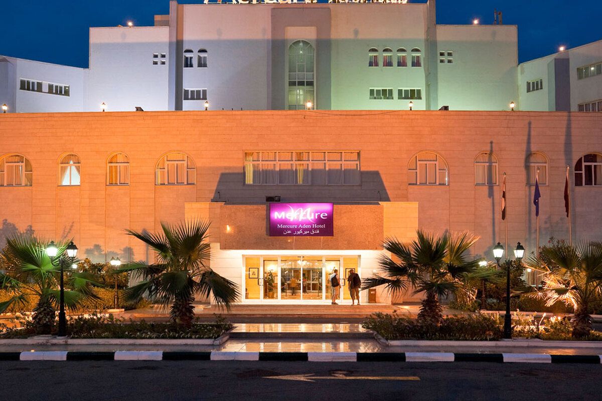 Voorkant van het Mercure Aden Hotel
