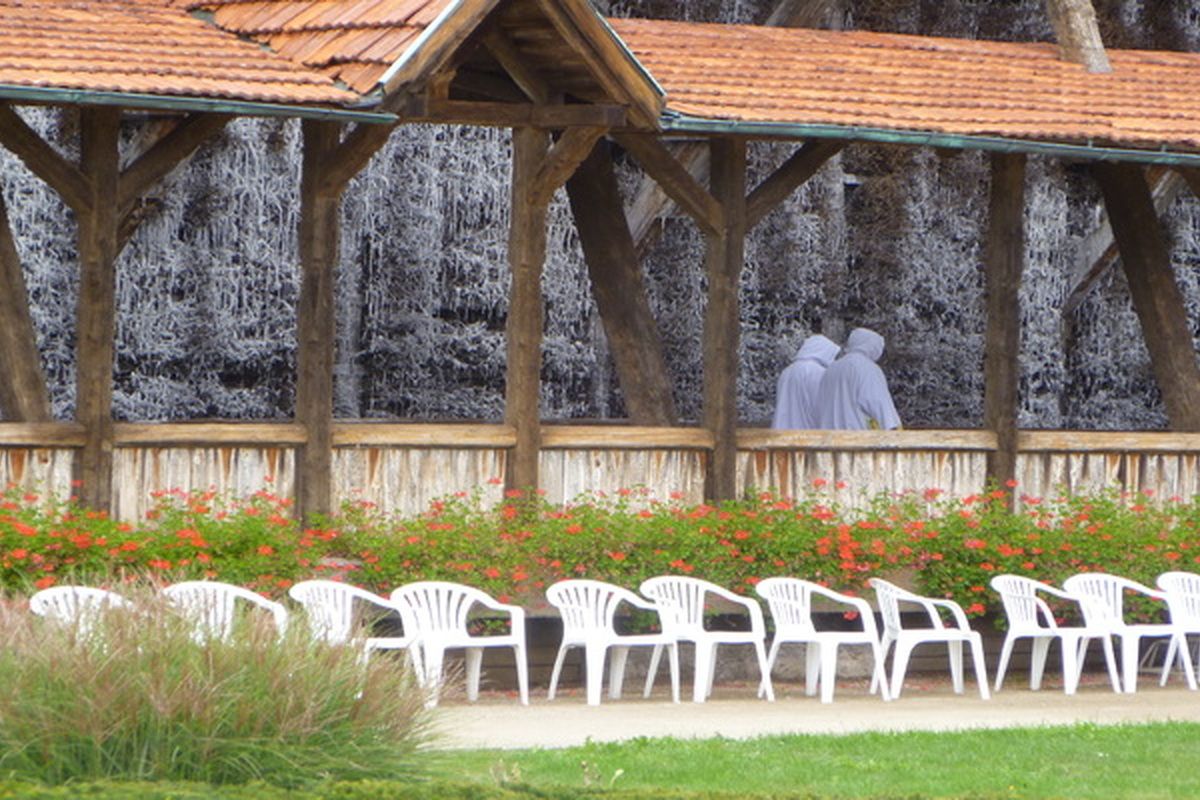 Kuurgasten bij het Gradierwerk