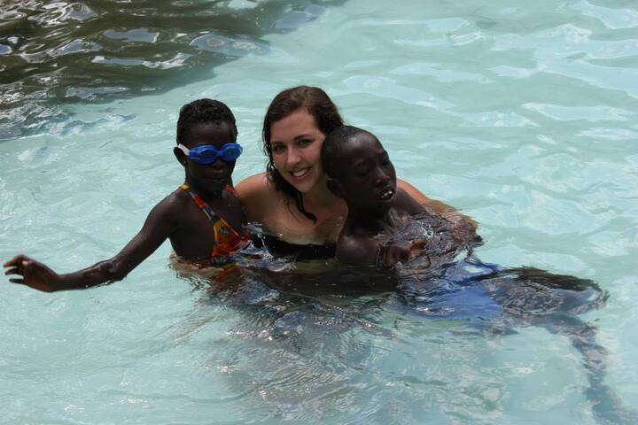 Zwemmen met de kinderen in het meer
