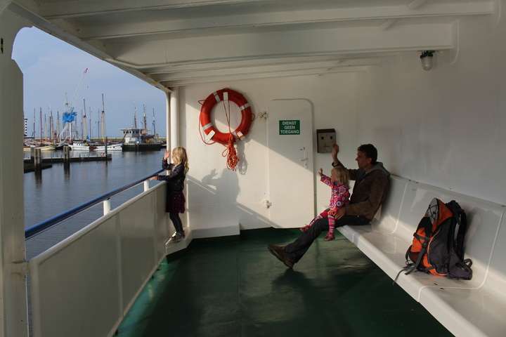 Veerdienst in de haven van Terschelling