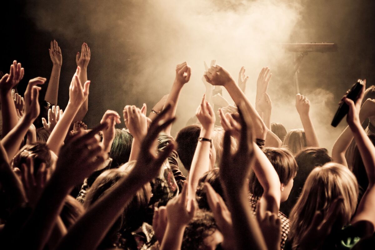 Klappend publiek bij (pop)festival